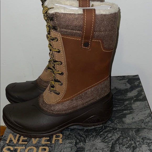 Women North Face boots - Picture 3 of 6